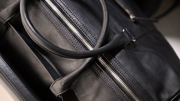 The Carismatico Grey Leather Messenger Bag For Men & Women - The Jacket  Maker